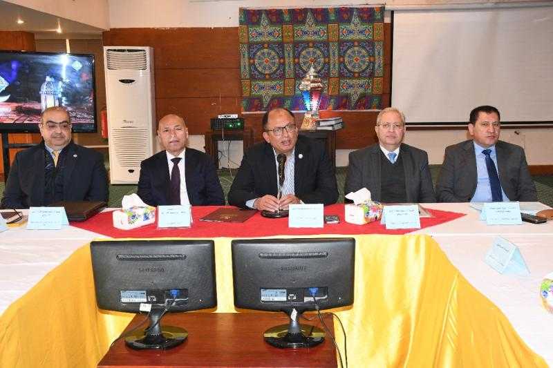 محافظ القاهرة يشارك في اجتماع مجلس جامعة حلوان لتعزيز التعاون المشترك