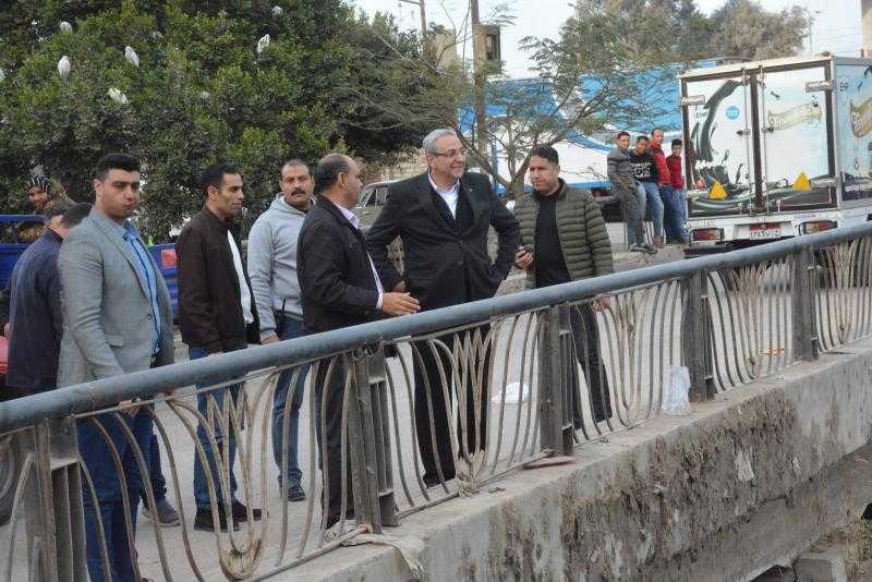 قبل أذان المغرب.. محافظ الغربية في جولة مفاجئة بطنطا لمتابعة النظافة ورفع الإشغالات