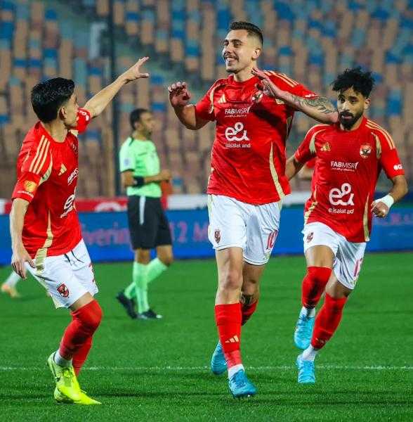 الأهلي يهزم طلائع الجيش بثنائية نظيفة ويواصل مطاردة الصدارة في الدوري