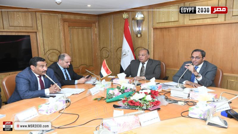 محافظ قنا