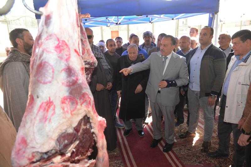 محافظ أسيوط يفتتح معرض أهلاً رمضان بأرض الملاعب بحي شرق لتوفير السلع الغذائية للمواطنين بتخفيضات تصل إلى 30 %