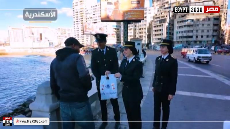 الداخلية توزع وجبات الإفطار على المواطنين بالطرق