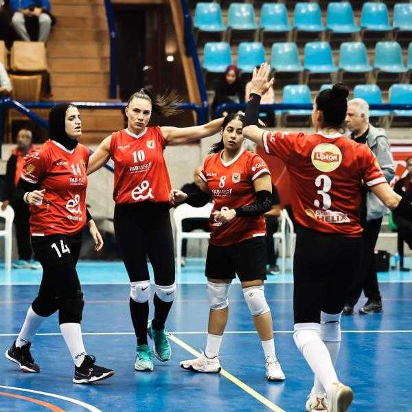 «سيدات طائرة الأهلي» يفوز على المقاولون ويتأهل لنصف نهائي الكأس