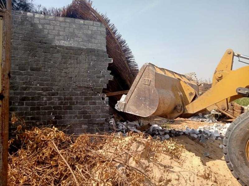 تنفيذ إزالة لـ ٩ حالات تعد على مساحة ٤ أفدنة بمركز ومدينة التل الكبير بالإسماعيلية