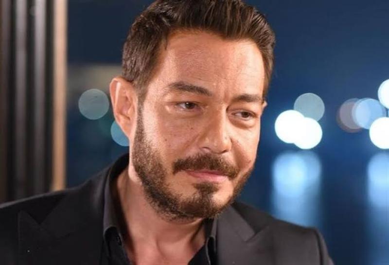 أحمد زاهر يعتذر لابنته بعد مشهد العنف في ”سيد الناس”