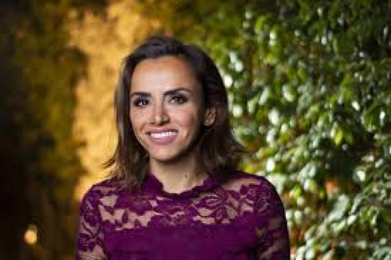 الفنانة علا رشدي
