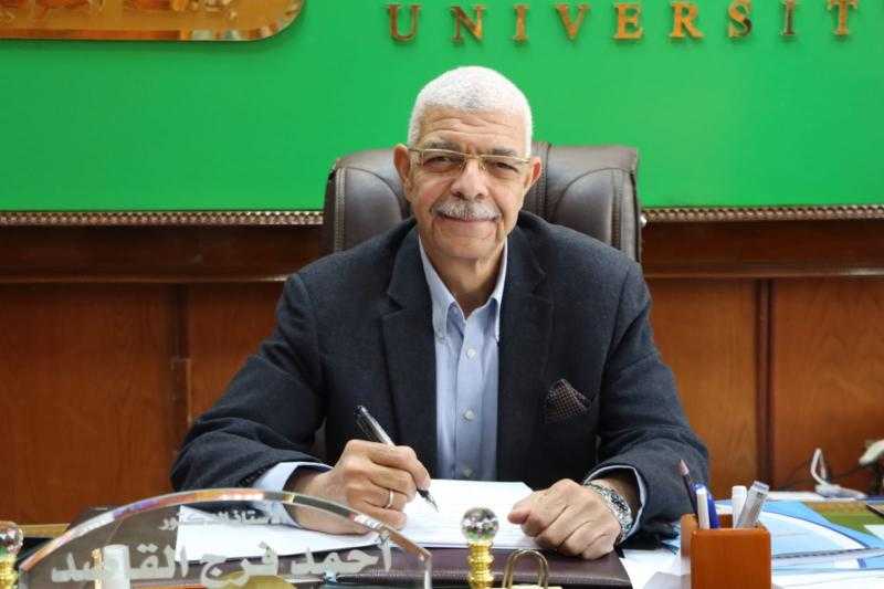 رئيس جامعة المنوفية يعقد لجنتي المكتبة المركزية والمكتبات اون لاين