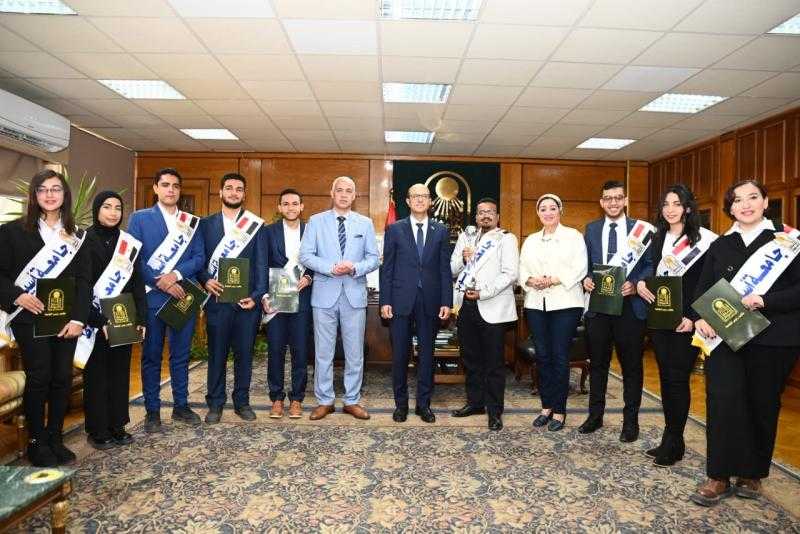 رئيس جامعة أسيوط يحتفي بطلاب الجامعة الفائزين بكأس العباقرة جامعات للموسم السابع للعام الثاني على التوالي