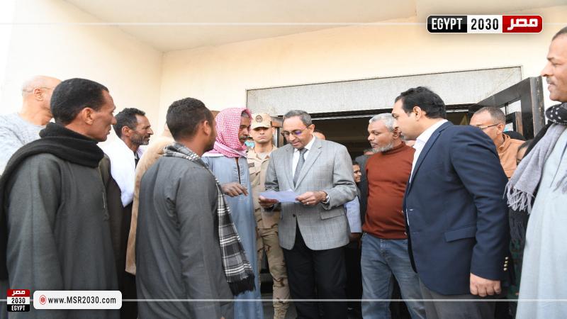 محافظ قنا