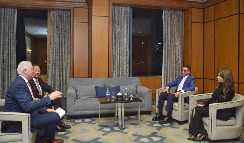 وزير الاستثمار والتجارة الخارجية يلتقي مسؤولي شركة ألفاريز آند مارسال وشركة رينيرجى إيجيبت للطاقة المتجددة لمناقشة مشروع الهيدروجين الأخضر في سيناء
