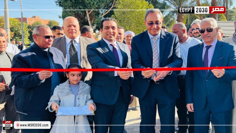 محافظ قنا
