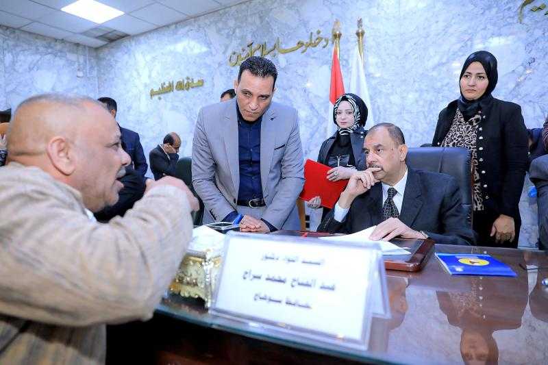 محافظ سوهاج يعقد اللقاء الجماهيري الأسبوعي للاستماع إلى شكاوى ومطالب المواطنين