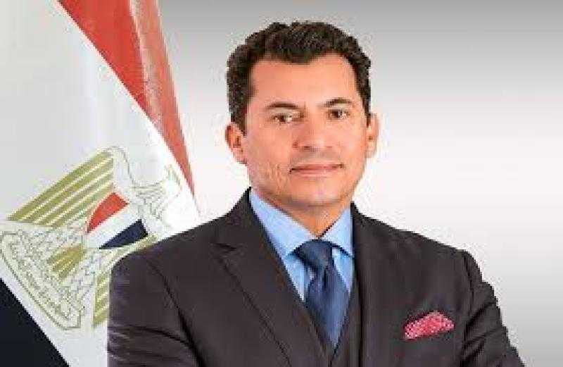 وزير الرياضة يكشف كواليس صورته مع مرتضى منصور داخل نادي الزمالك