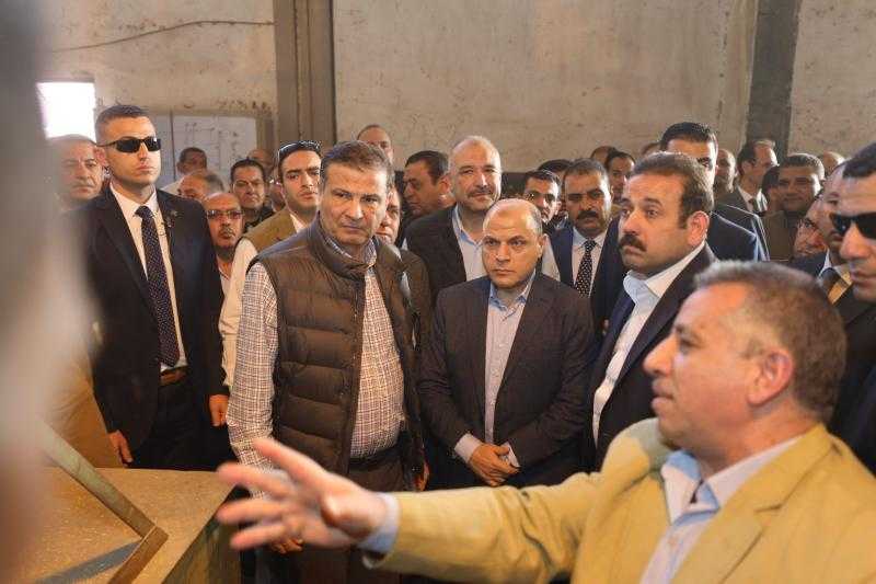 وزير الزراعة ومحافظ كفرالشيخ يتفقدان إدارة إنتاج التقاوي بالمحافظة «محطة غربلة سخا»