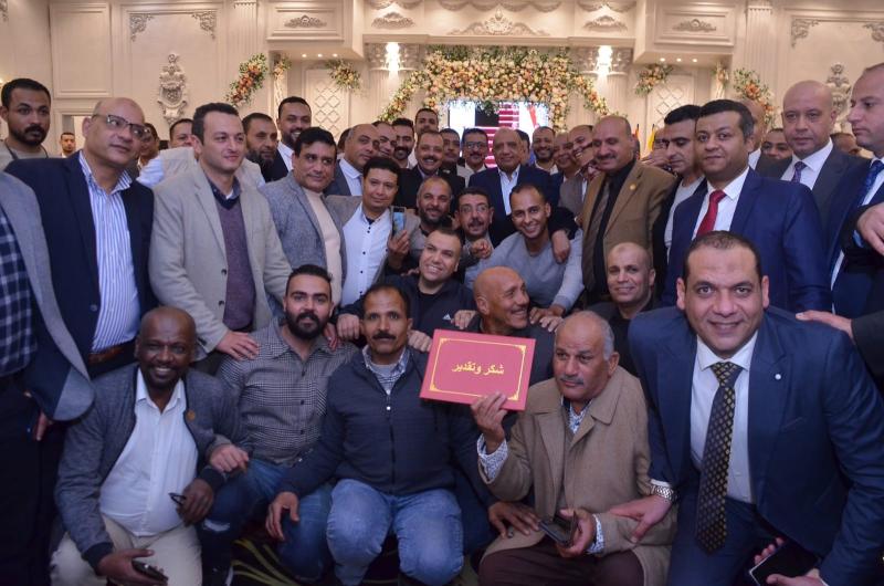 وزير الكهرباء يشارك العاملين بشركات الكهرباء والنقابة العامة للمرافق إفطارهم الجماعي