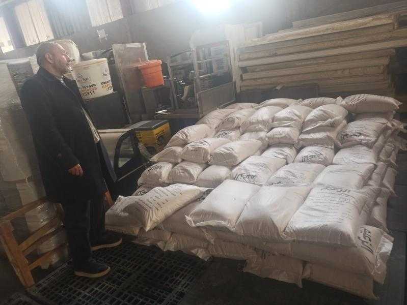 ضبط 2 طن و 750 كيلو أرز أبيض مجهول المصدر داخل مخزن مطعم يُدار بدون ترخيص بلبيس بالشرقية