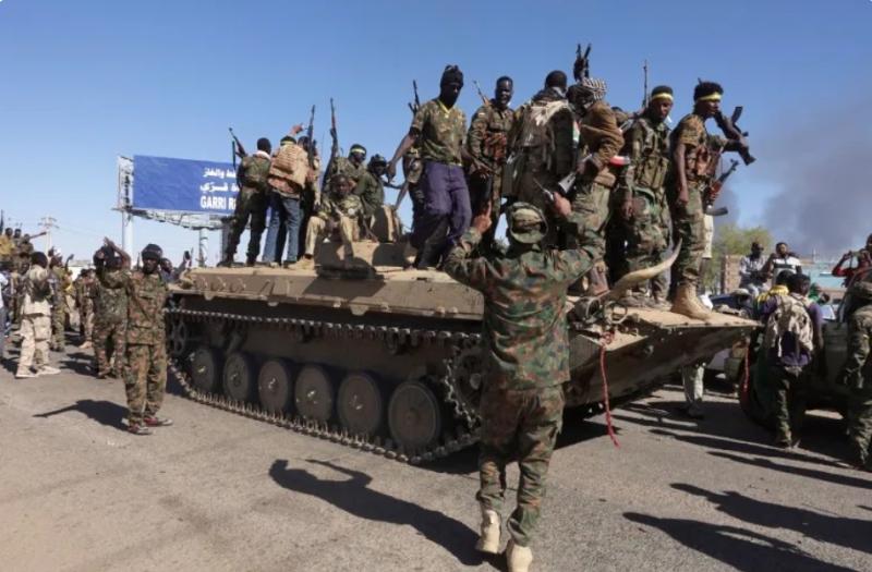 السودان.. الجيش يسيطر على مباني ومواقع استراتيجية في الخرطوم