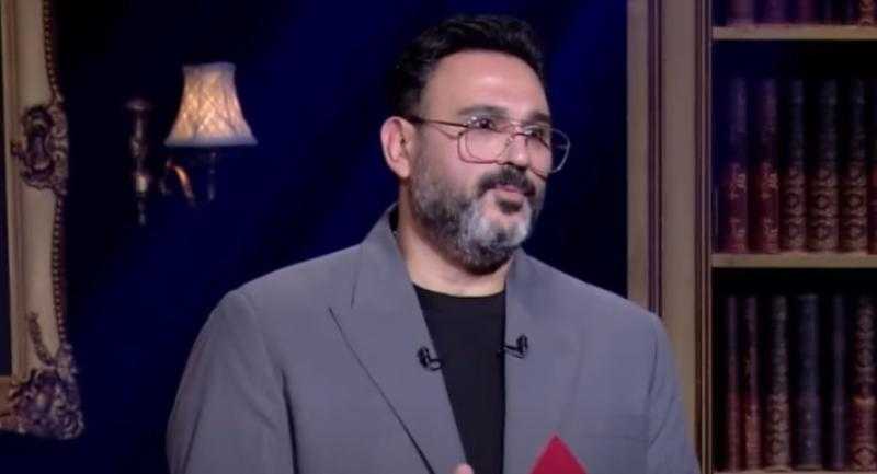 أكرم حسني يرفض التعليق على اتهامه بالتسبب في طلاق جيني وأمير طعيمة: ربنا يستر بيوتنا وأعراضنا