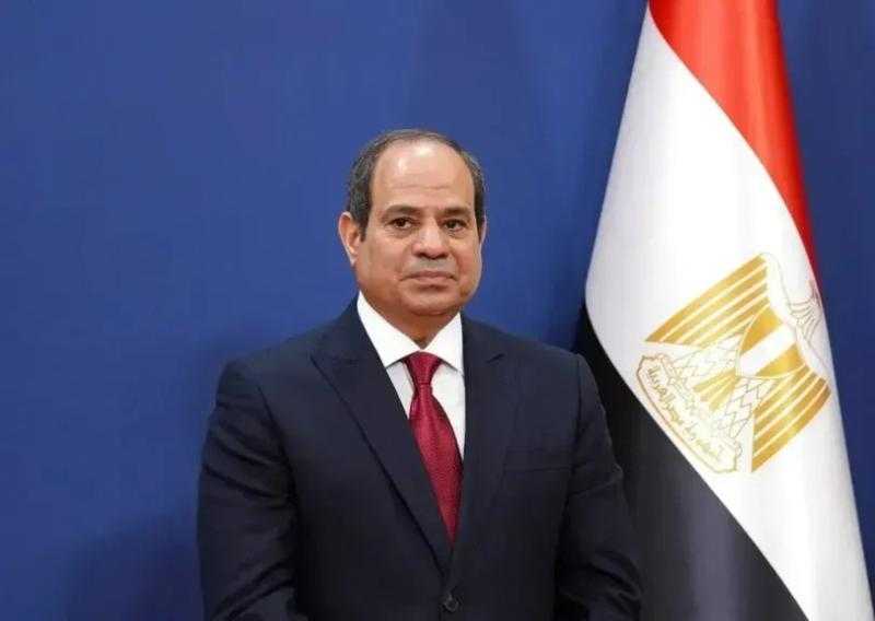 السيسي: المجتمع يقوم على البيت والإعلام والمسجد والكنيسة والتعليم
