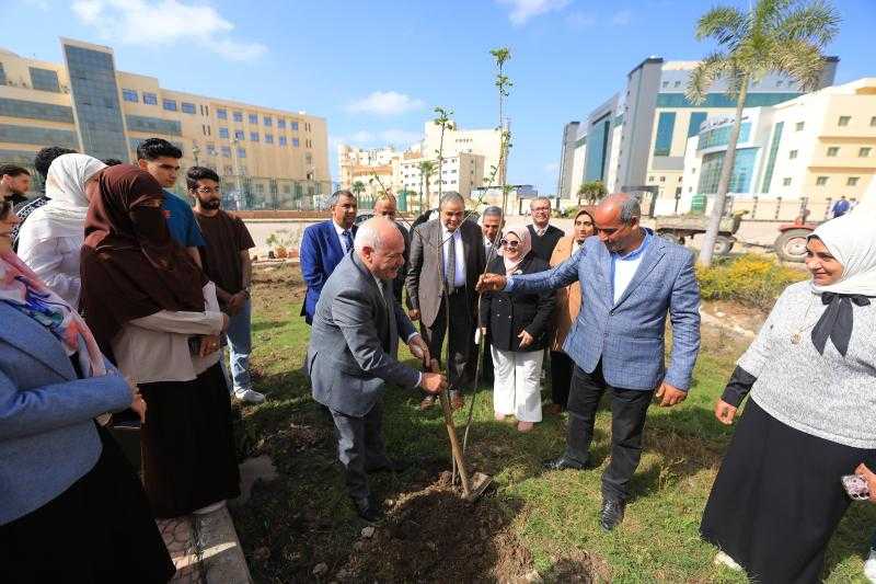 استمرار انعقاد الندوات التثقيفية والقوافل الطبية وحملات التشجير داخل جامعة كفر الشيخ