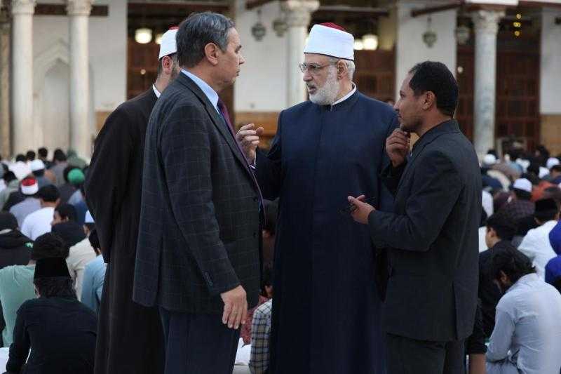 وكيل الأزهر يتفقد الإفطار الجماعي بالجامع الأزهر