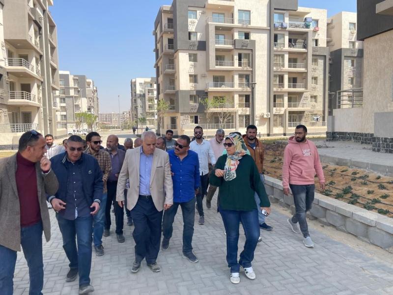 مسئولو الإسكان يتفقدون مشروع جنة السكني بمدينة الشيخ زايد