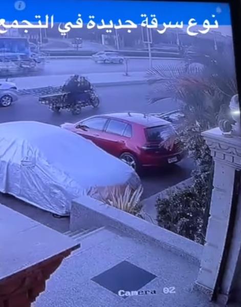 سرقة أبواب المساكن بالتجمع 