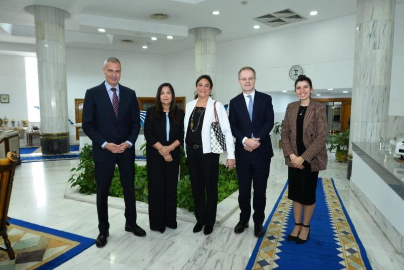 رئيس الشركة القابضة لمصر للطيران يلتقى وفدًا رفيع المستوى من السفارة البريطانية لبحث سُبل التعاون المشترك