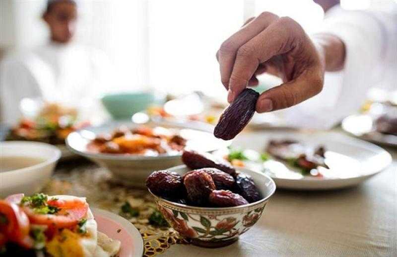 بعد سؤال الفنان حمزة العليلي.. الإفتاء: المسافر من السعودية إلى مصر غدا لا يجب عليه الصيام