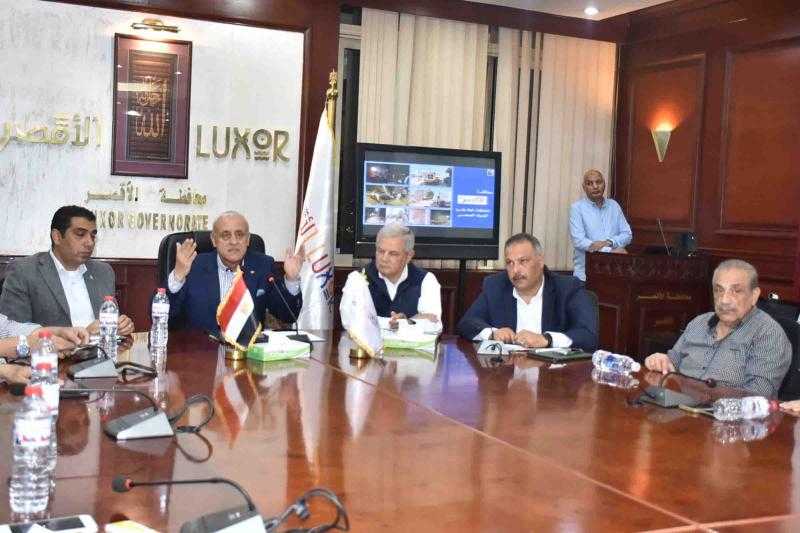 محافظ الأقصر يعقد مؤتمر صحفي للإعلان عن الانتهاء من أعمال إصلاح اعطال خطي الصرف الصحي بالحبيل