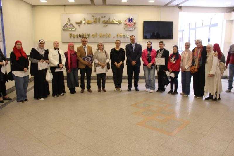 كلية الآداب بجامعة عين شمس تحتفل بيوم الأم المثالية والأب المثالي