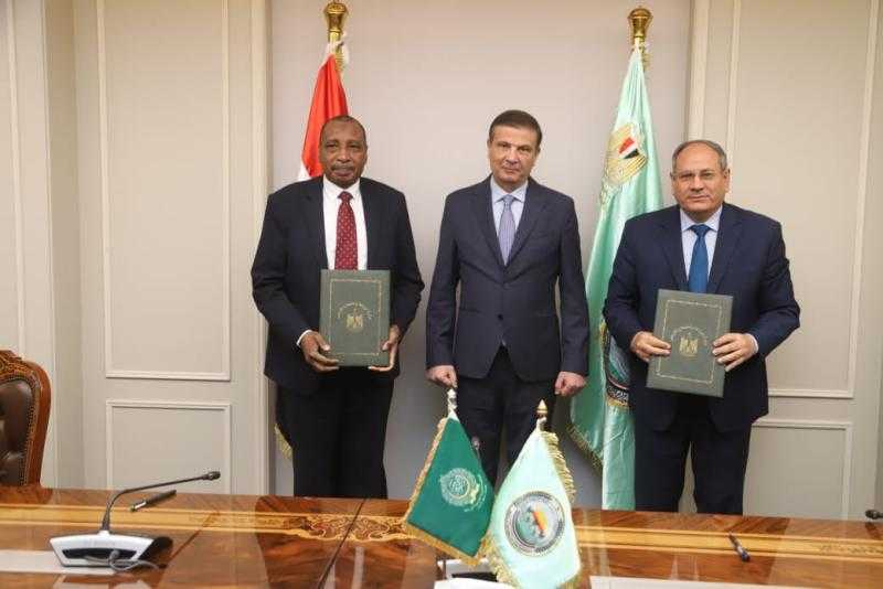 وزير الزراعة يشهد توقيع بروتوكولين تعاون بين مركزي البحوث الزراعية والصحراء والمنظمة العربية للتنمية الزراعية