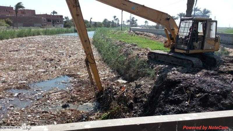 محافظ أسيوط يتابع جهود تطهير الترع والمصارف لوصول المياه لنهايتها بقرية شطب
