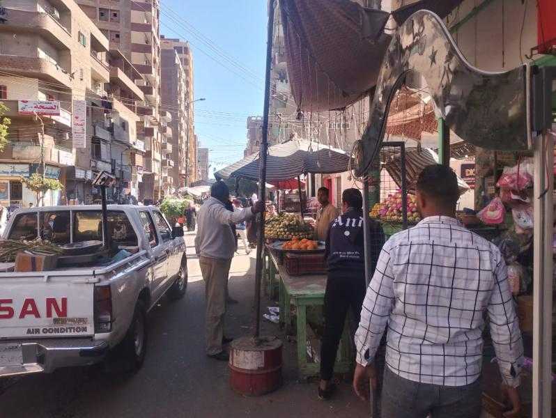 محافظ أسيوط يوجه بتكثيف حملات الإشغالات وتعديات الباعة الجائلين بمركز منفلوط