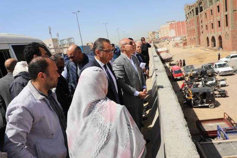 محافظ القاهرة ونائب وزير النقل يتفقدان الأعمال الجارية لتحسين الرؤية البصرية بالطريق الدائري