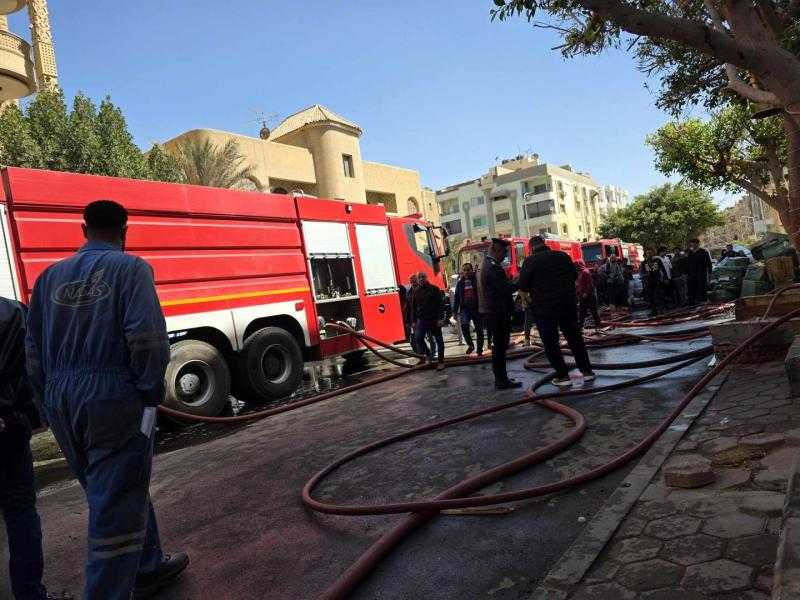 حريق يلتهم محتويات الطابق الأول داخل عقار بالمقطم l صور