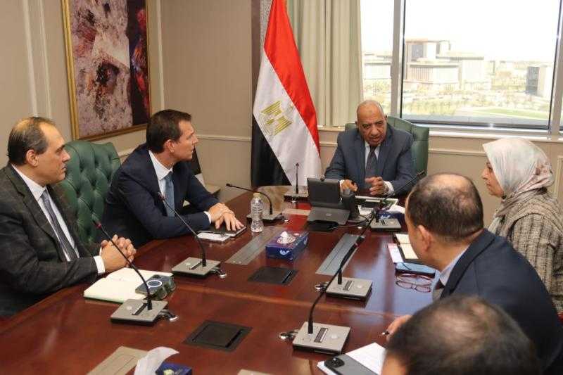 وزير الكهرباء يبحث مع شنايدر إليكتريك التعاون فى مجالات خفض الفقد
