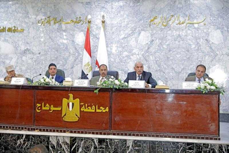 محافظ سوهاج يبحث استعدادات المحافظة لاستقبال عيد الفطر المبارك