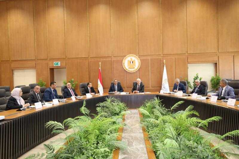 وزير التعليم العالي يترأس اجتماع مجلس أمناء جامعة جنوب الوادي الأهلية