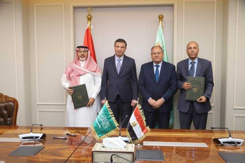 وزير الزراعة يشهد توقيع اتفاق مصرى سعودى لإنتاج المحسنات والمخصبات الزراعية في النوبارية