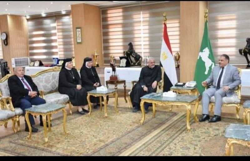 محافظ الشرقية يستقبل راعي الكنيسة الكاثوليكية بالزقازيق وراعي كنيسه الأنبا باخوم للأقباط الكاثوليك بفاقوس والوفد الكنسي المرافق لهما