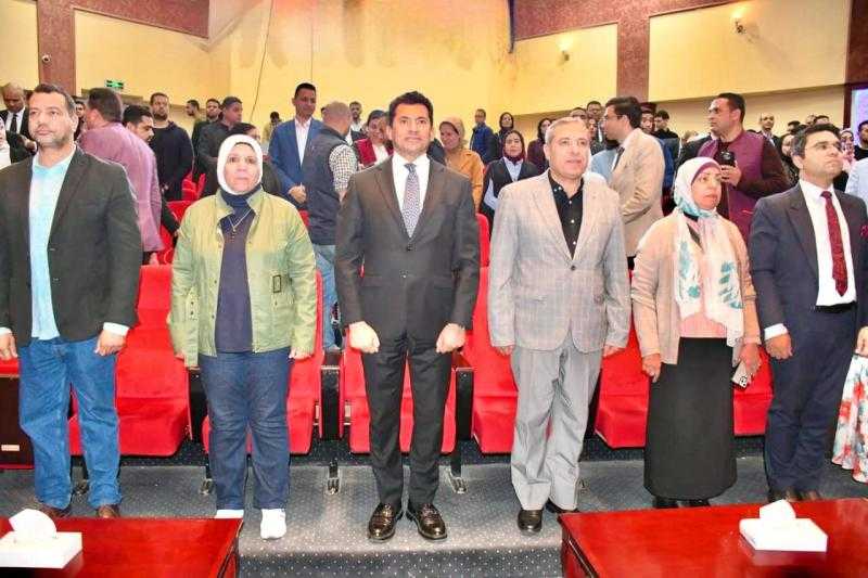 وزير الشباب والرياضة يشارك في جلسة حوارية مع شباب اتحاد بشبابها