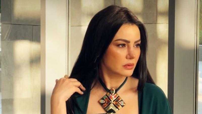 دينا فؤاد سيدة القصر بعد مشاجرة عنيفة مع سهر الصايغ فى ”حكيم باشا”
