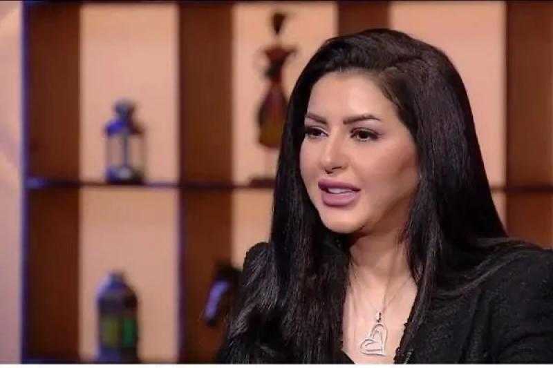 نقل الفنانة إيناس النجار للعناية المركزة