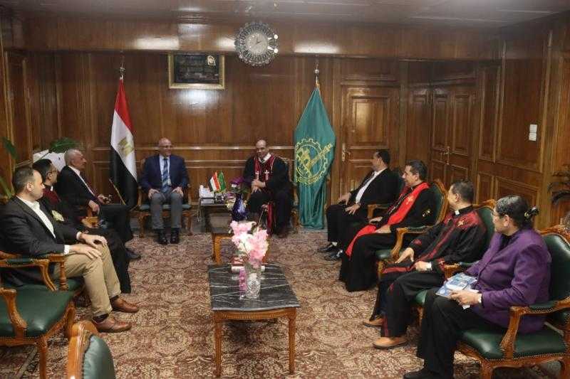 محافظ القليوبية يستقبل الانبا مكسيموس مطران بنها وقويسنا والوفد الكنسي لتقديم التهنئة بعيد الفطر المبارك