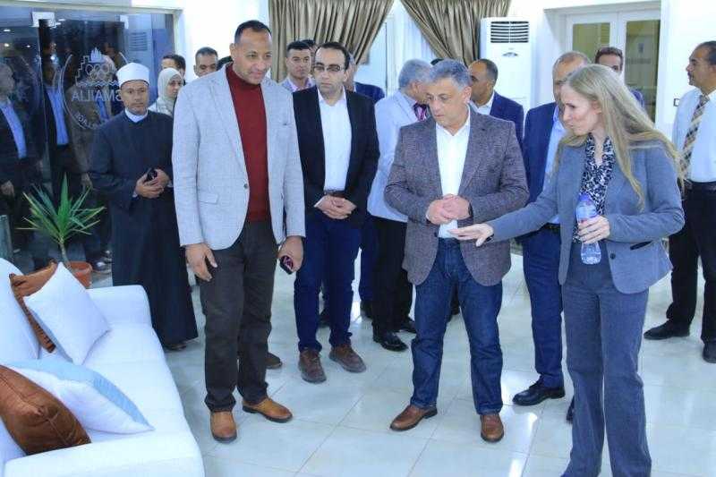 محافظ الإسماعيلية يتابع تطوير القرية الأوليمبية ويتفقد نموذج تطوير الغرف الفندقية والأثاث الفندقي