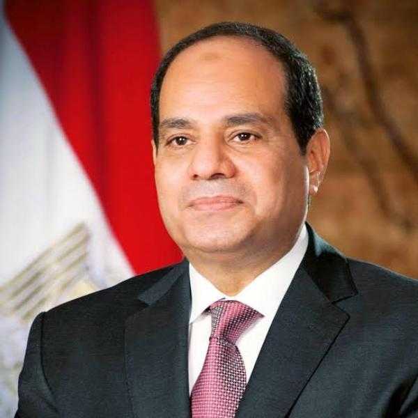 الرئيس السيسي ورئيس سيراليون يستعرضان حرس الشرف بقصر الاتحادية