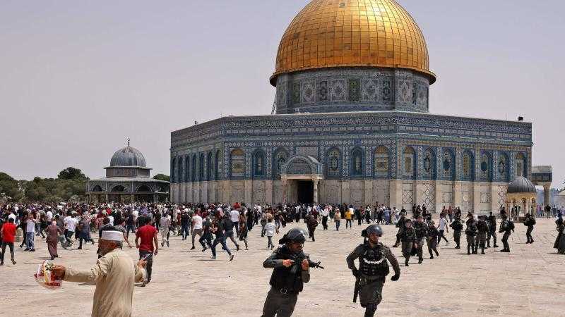 الاحتلال يعيق وصول آلاف المواطنين للمسجد الأقصى في الجمعة الأخيرة من رمضان