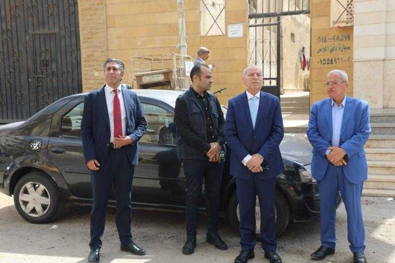 محافظ القاهرة يشرف على إزالة دور بناء مخالف بحى المقطم