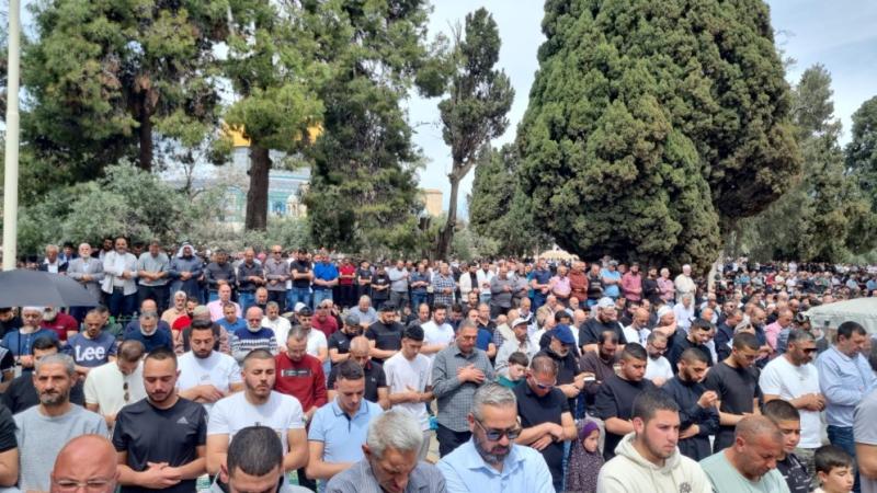 75 ألف مصل يؤدون الجمعة الأخيرة من رمضان في الأقصى المبارك